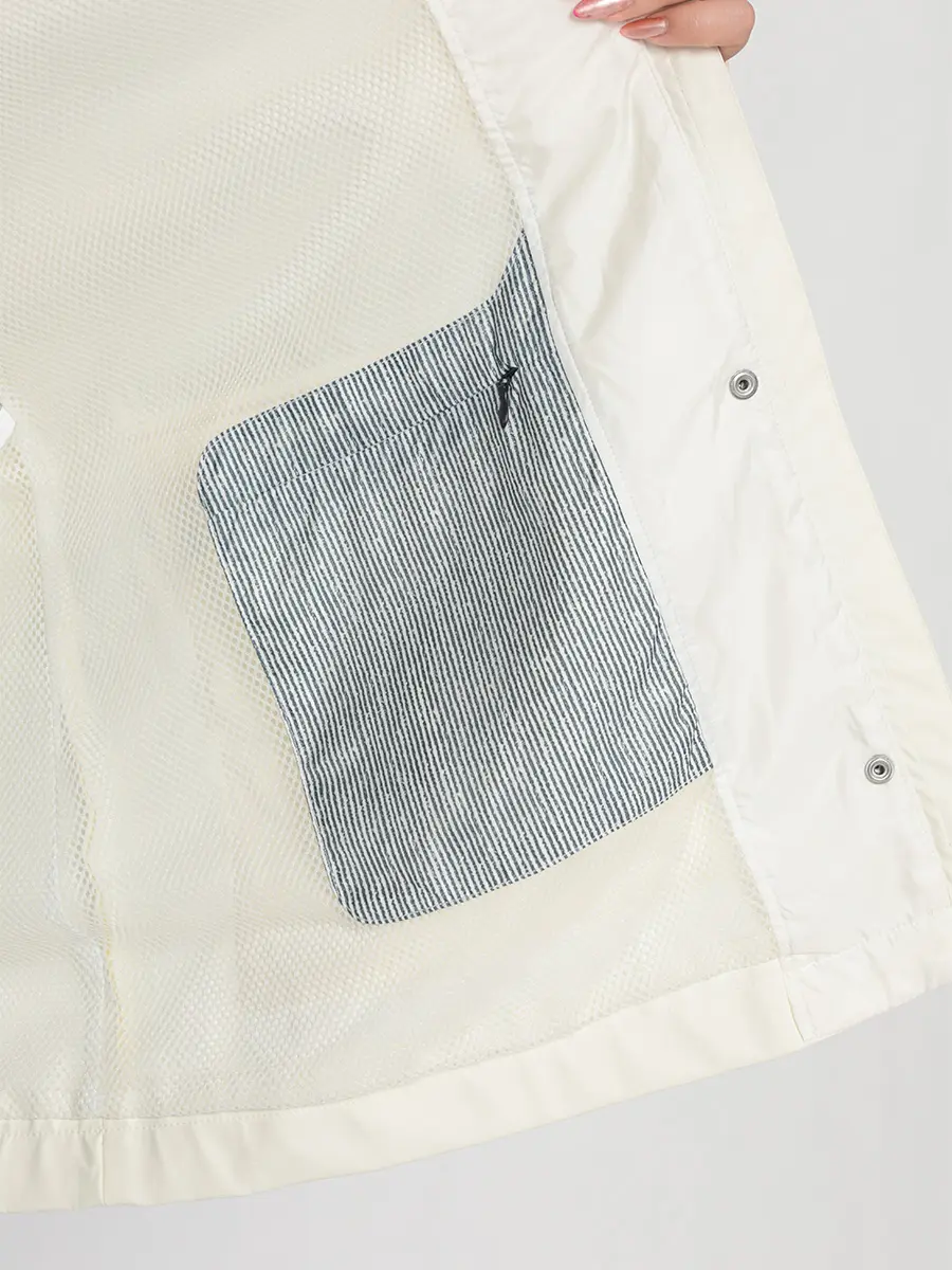 Куртка из резиновой ткани свободного кроя 